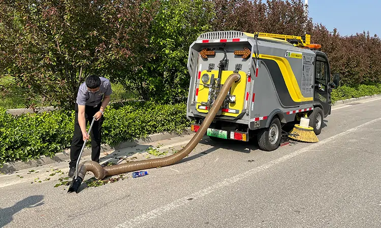 Electric Road Sweeping Vehicle