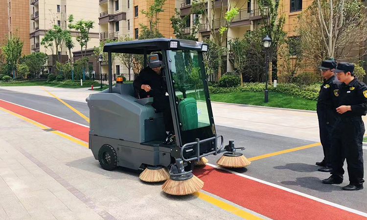 Industrial Ride On Vacuum Sweeper Manufacturer 