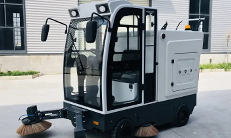 Totally Enclosed Electric Road Sweeper