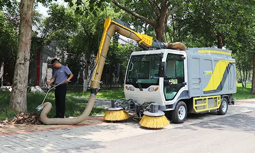 Leaf Suction Truck Autumn Road Leaf Collection Is Economical And Convenient