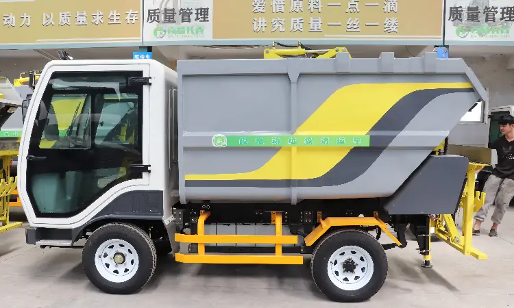Small Electric Rear-loading Trash Vehicle
