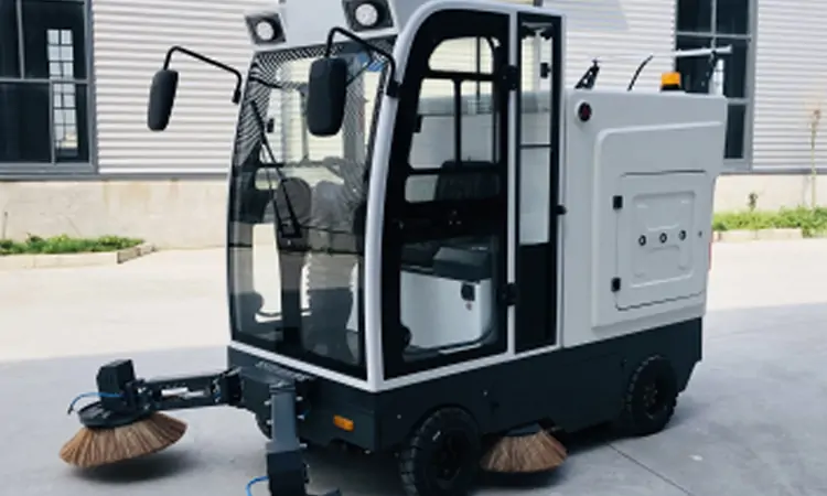 The Ride-on Street Sweeper Is More Convenient To Use In The Factory Floor