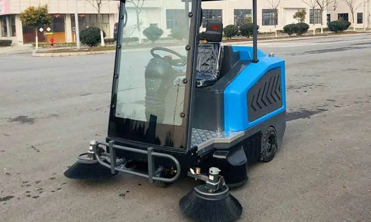 Introduction to the Field of Use and Applicable Ground of Ride-on Sweeper