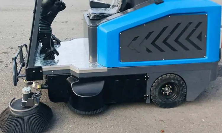  Ride-on Sweeper