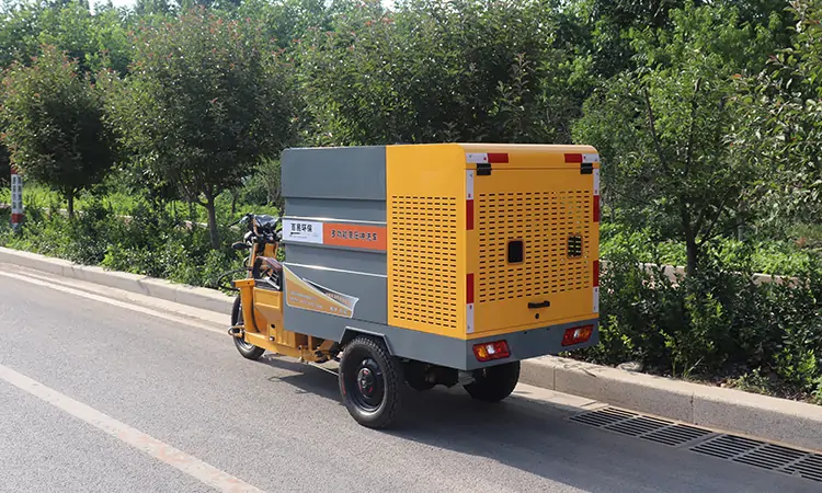Road High Pressure Cleaning Vehicle