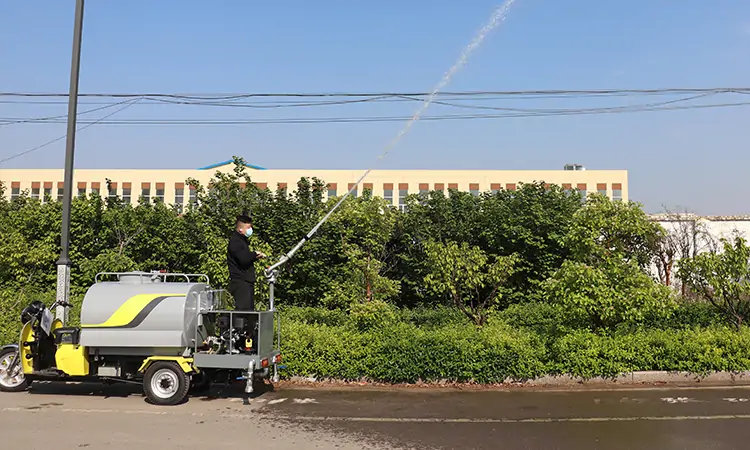 Small Electric Three-wheel Street Water Sprinkler is More Convenient to Use