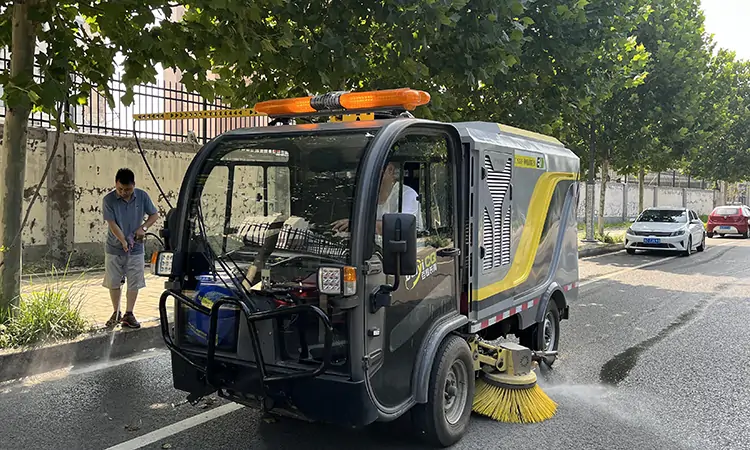 The Electric Road Sweeper Cleans Efficiently