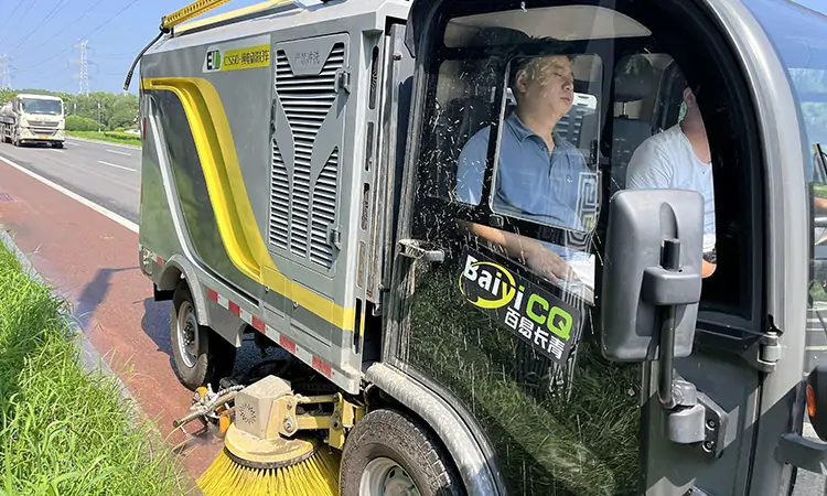 The Electric Road Sweeper Cleans Efficiently