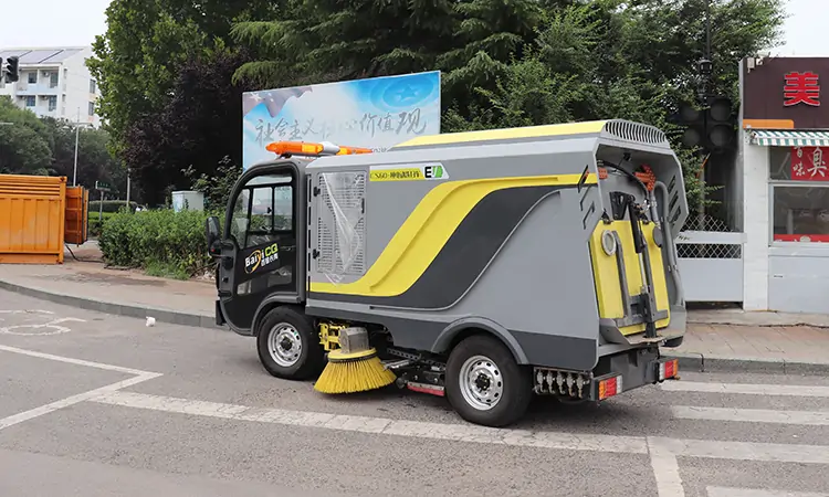  fully closed driving sweeper