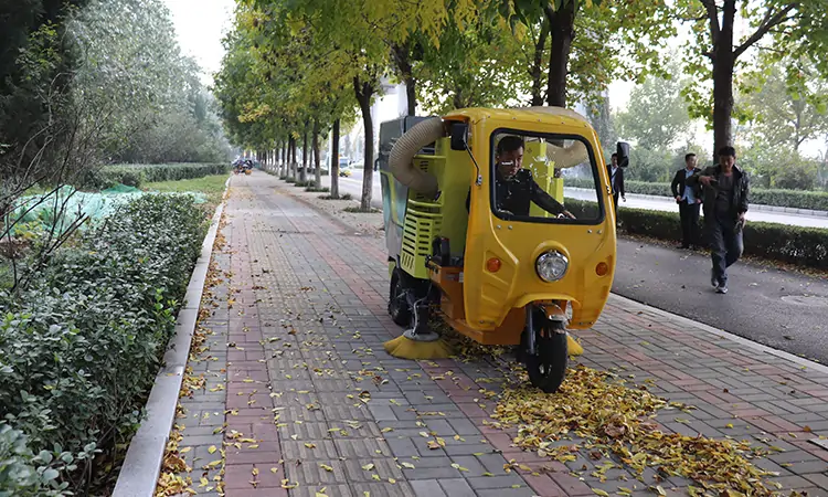Electric Leaf Collection Vehicles