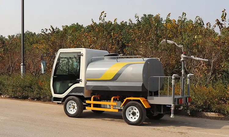 Precautions for Electric Water Sprinkler Truck Spraying and Watering