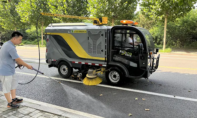 Four Wheel Electric Road Sanitation Sweeper Configuration