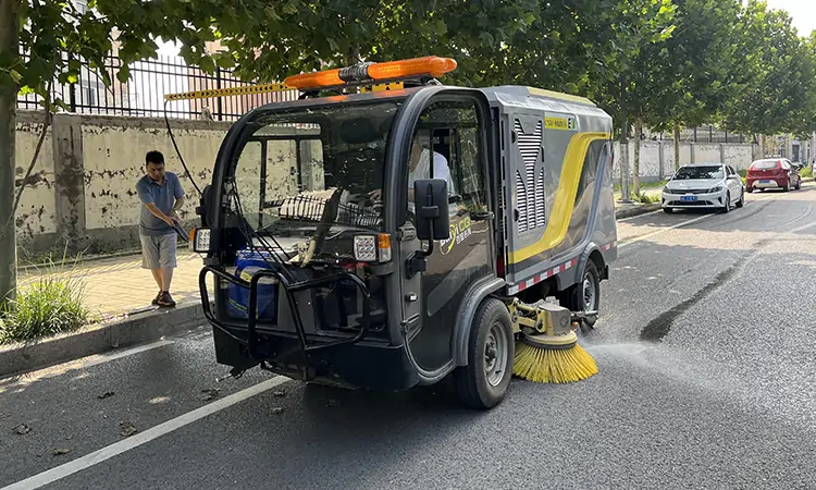 Four Wheel Electric Road Sanitation Sweeper 
