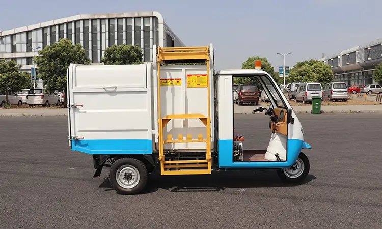 Three-wheeled Garbage Truck