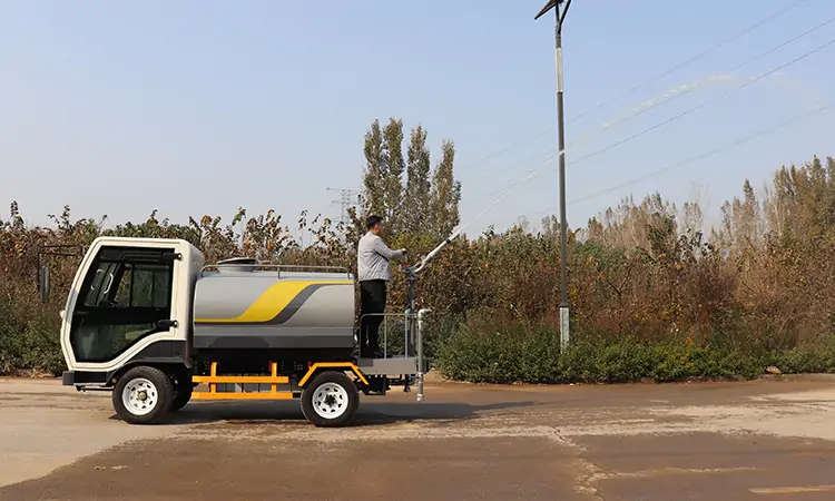 Small Electric Water Spary Truck 