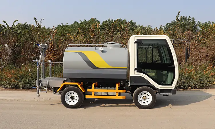 Small Electric Water Spary Truck for Sanitation Road