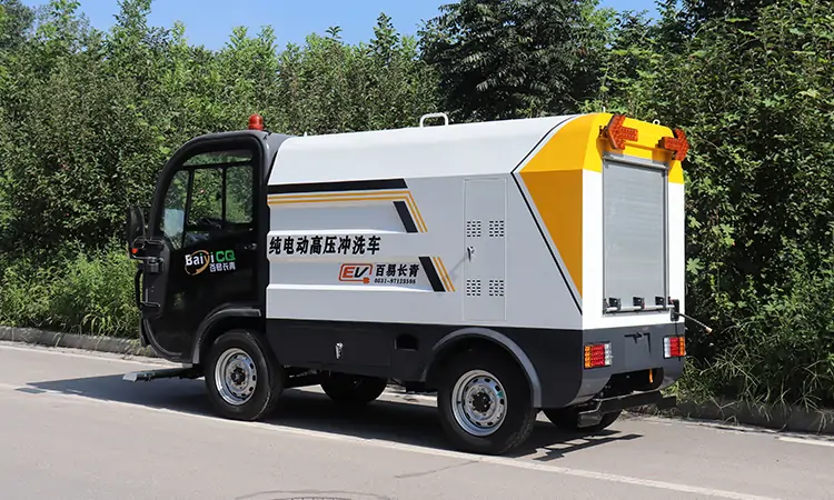 Sanitation Multi-function Four-wheel Street Washing Vehicle