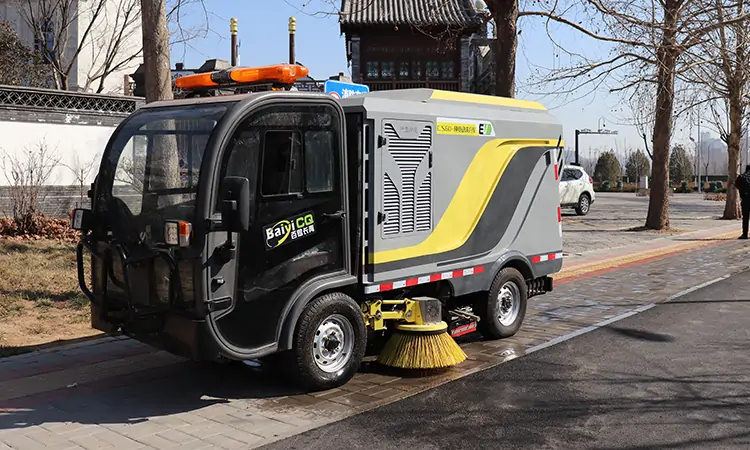 Compact Road Sweeper for Efficient Cleaning