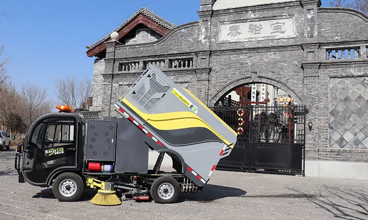Compact Road Sweeper for Efficient Cleaning