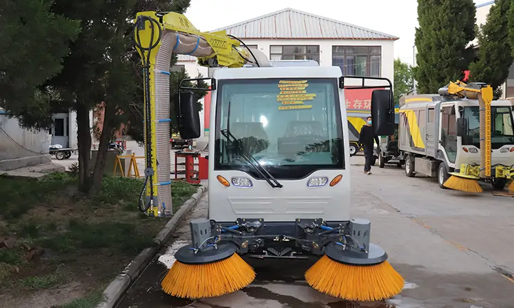 4.5 Cbm Electric Leaf Suction Truck for Sale