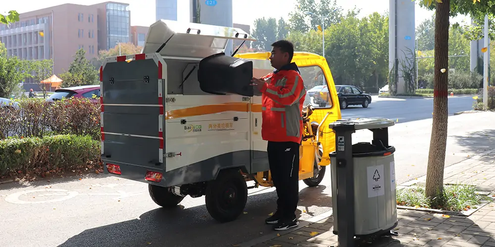 Two Classification Garbage Cleaning Tricycles Are Widely Used