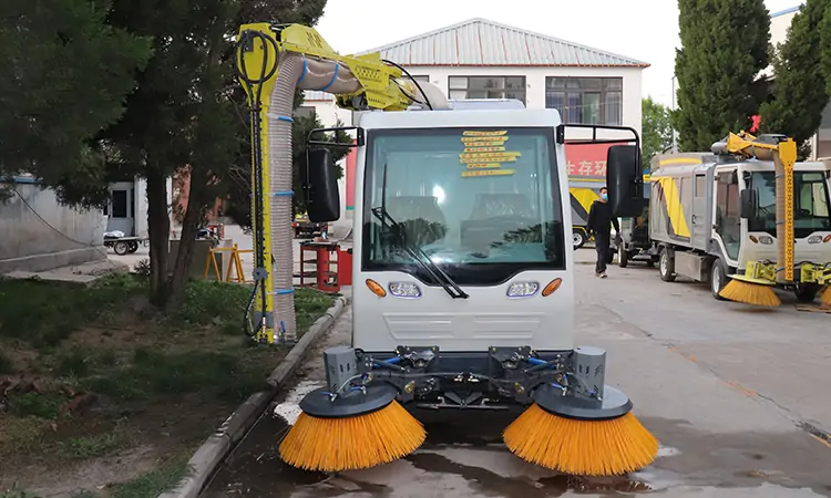 Vacuum Truck for Leaves Baiyi-T50: Efficient Leaf Collection with Zero Emissions