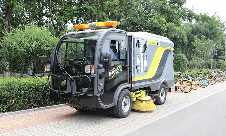 Battery-Powered Road Vacuum Cleaner Truck