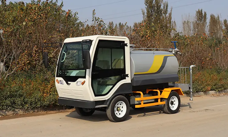 Newly Produced Electric Watering Cart with 2000L Water Tank Capacity