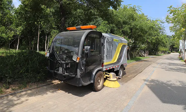 Hot Sale Factory Price Parking Lot Street Sweeper Truck