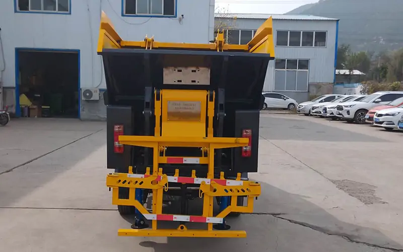 Self-loading & Dumping Garbage TruckBY-L2700Vehicle chassis