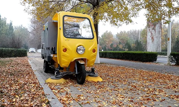 A Three-wheeled Leaf Collector on the Street in Tai 'an