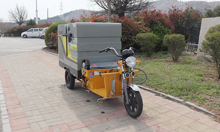 Electric Three-Wheeled Road Washer for Urban Cleaning