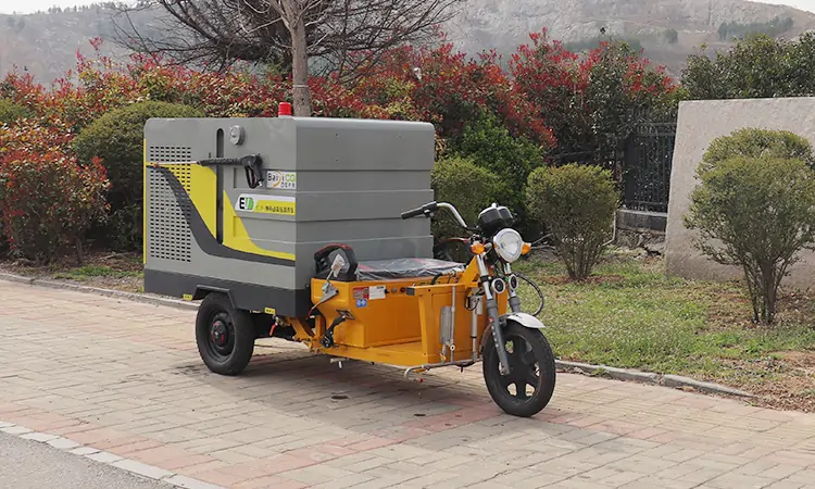 Electric High-Pressure Cleaning Vehicle with Three Wheels