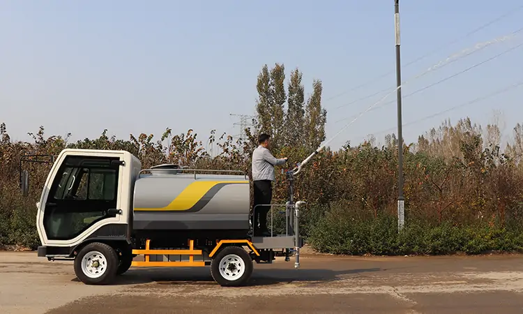 Small Water Spray Truck Used As Site Dust Landscaping Watering Spray