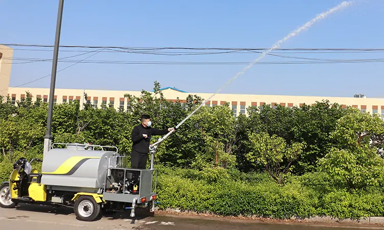 New Energy Anti-aircraft Gun Mobile Greening Sprinkler Vehicle