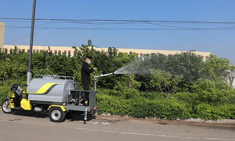 Small Multi-Function Street Dust Suppression Spraying Truck Sprinkler