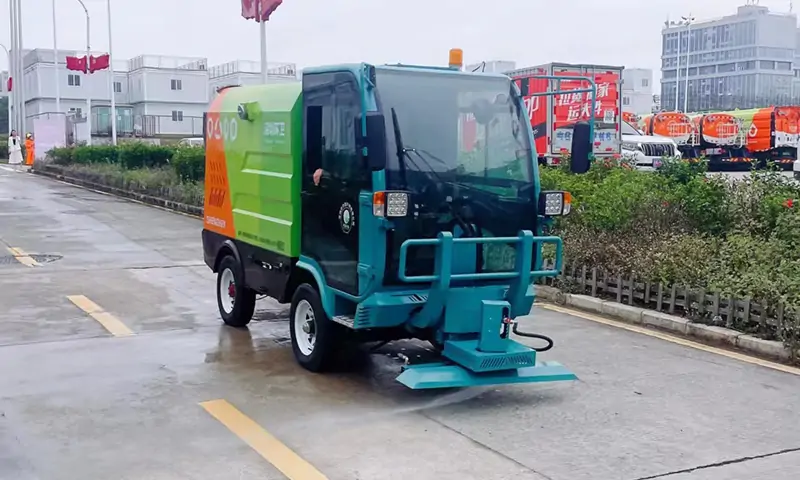 Four-Wheel Street Washer Vehicle to Help Sanitation Environment Construction