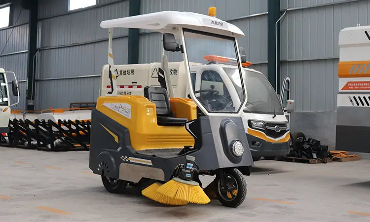 The Electric Three-Wheeled Sweeper Is Very Flexible When Driving