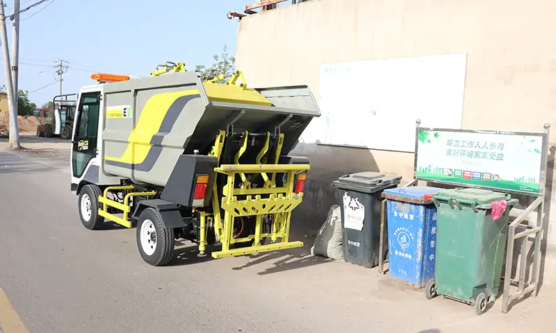 What are the advantages of small rear loading garbage trucks?