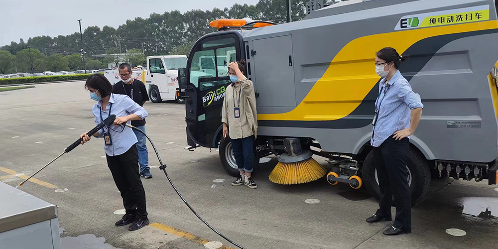Baiyi Pure Electric Street Sweeper Arrived at Baiyun Airport