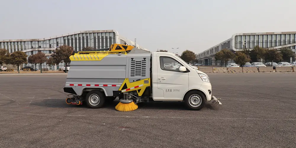 New Products Come Out! New Energy Pure Street Sweeper Car Debut