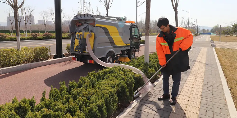 Washing, Sweeping, Flushing, Three-In-One Pure Electric Road Washer and Sweeper