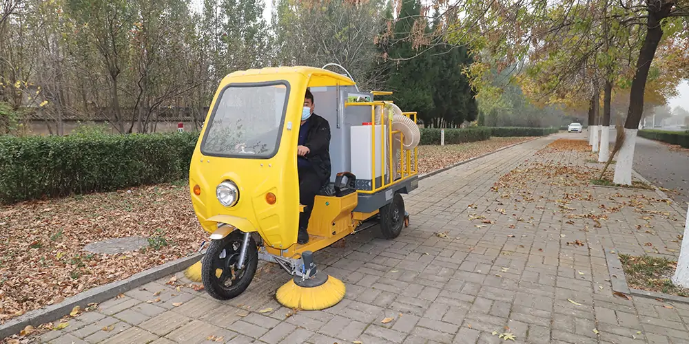 The use of small leaf collection vehicles