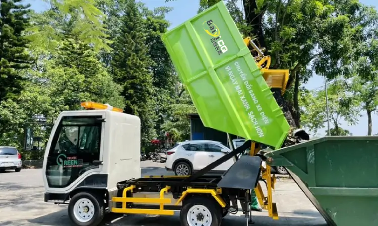 Six Electric Garbage Trucks Are in Use in Vietnam