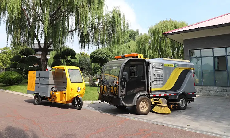 Small Road Sweeping and Flushing Vehicles in Urban Cleaning