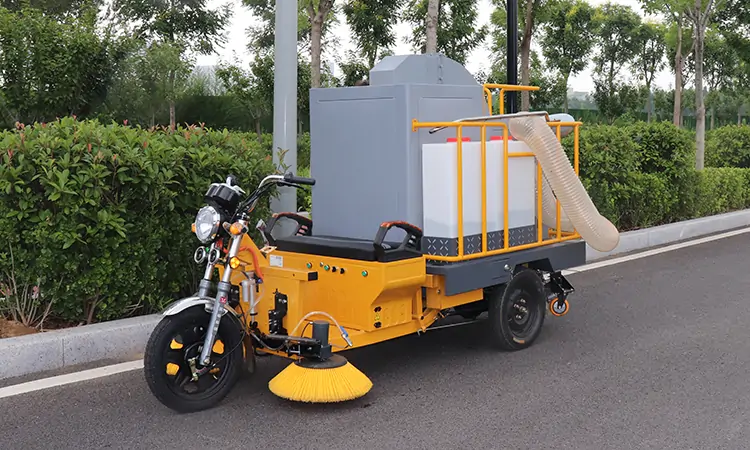 Three wheel leaf collection vehicle, small size, simple operation
