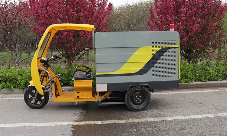 Small Electric Three-Wheel Street Washing Vehicles Improve Community Sanitation