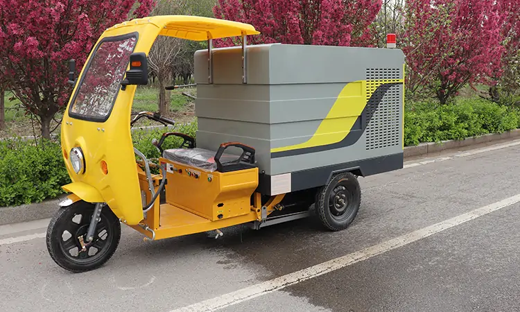 Small Electric Three-Wheel Street Washing Vehicles Improve Community Sanitation