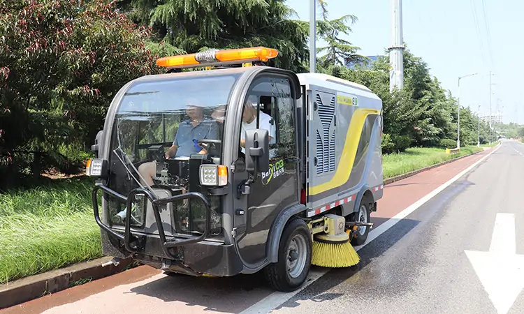 Road Sweeping Vehicles: A Modern and Eco-friendly Cleaning Solution
