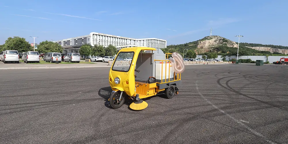 Leaf Collecting Tricycle, Leaf collecting machine,Three-Wheel Drive Leaf Collector